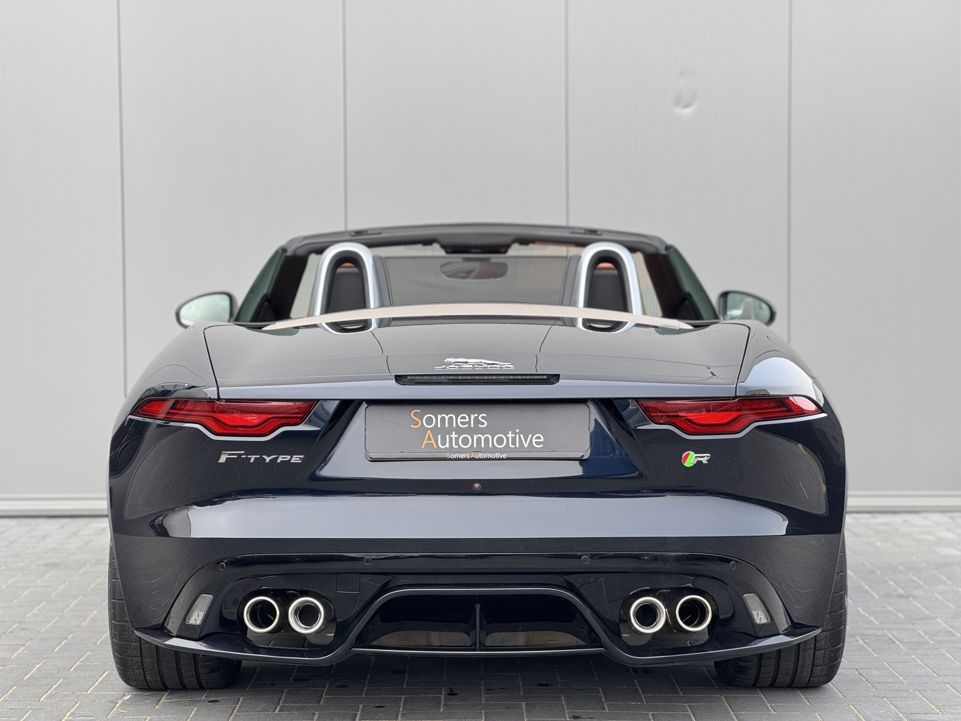 42770105-3.jpg